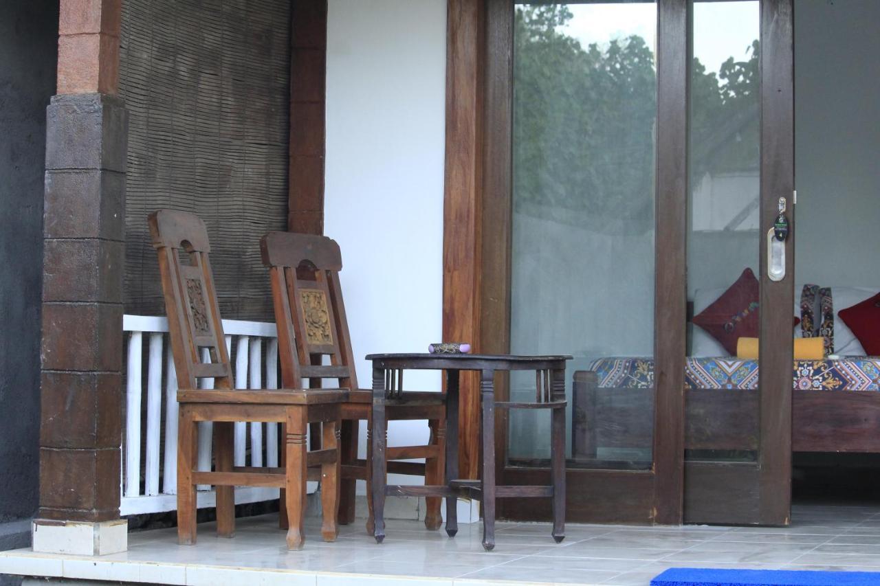 Coconut Beach Bungalows & Warung 2 Amed  Exterior photo