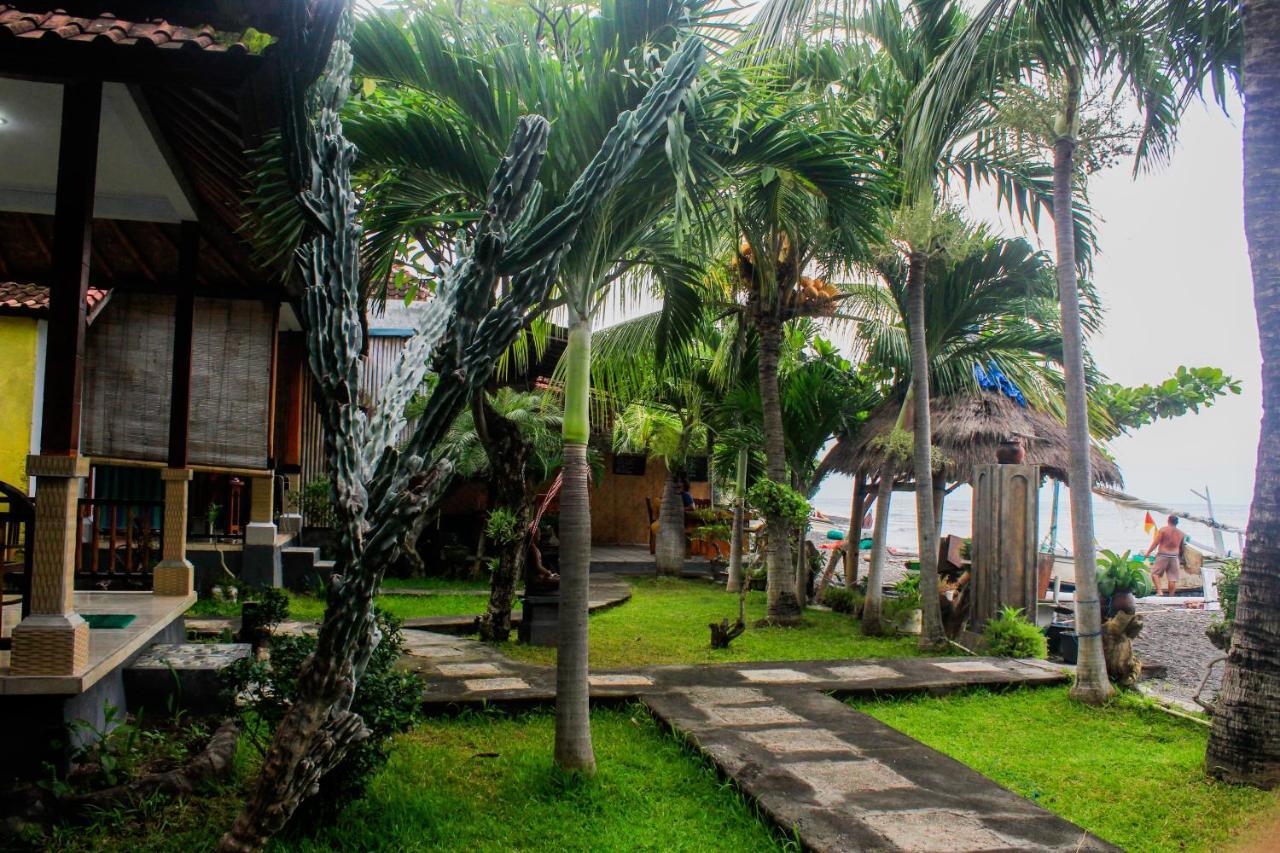 Coconut Beach Bungalows & Warung 2 Amed  Exterior photo