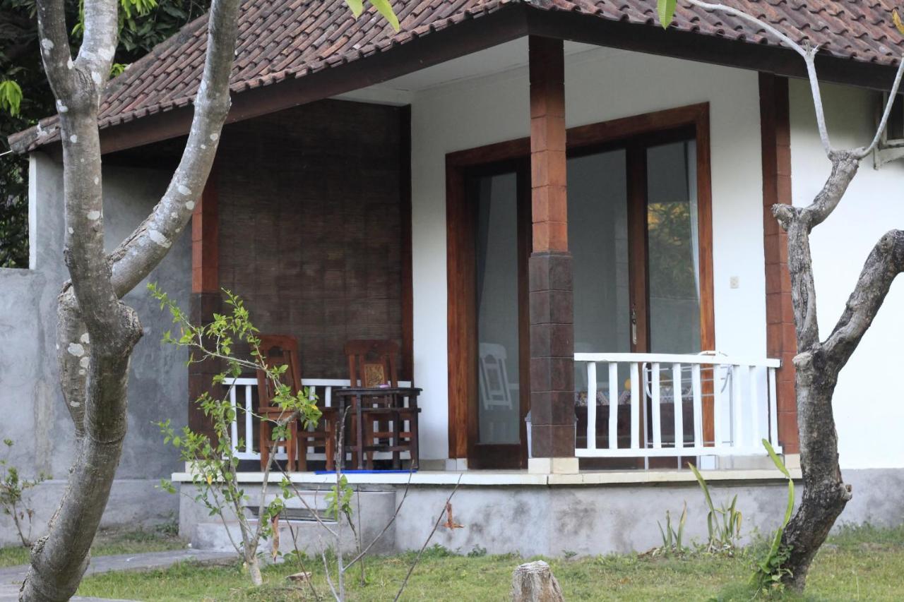 Coconut Beach Bungalows & Warung 2 Amed  Exterior photo