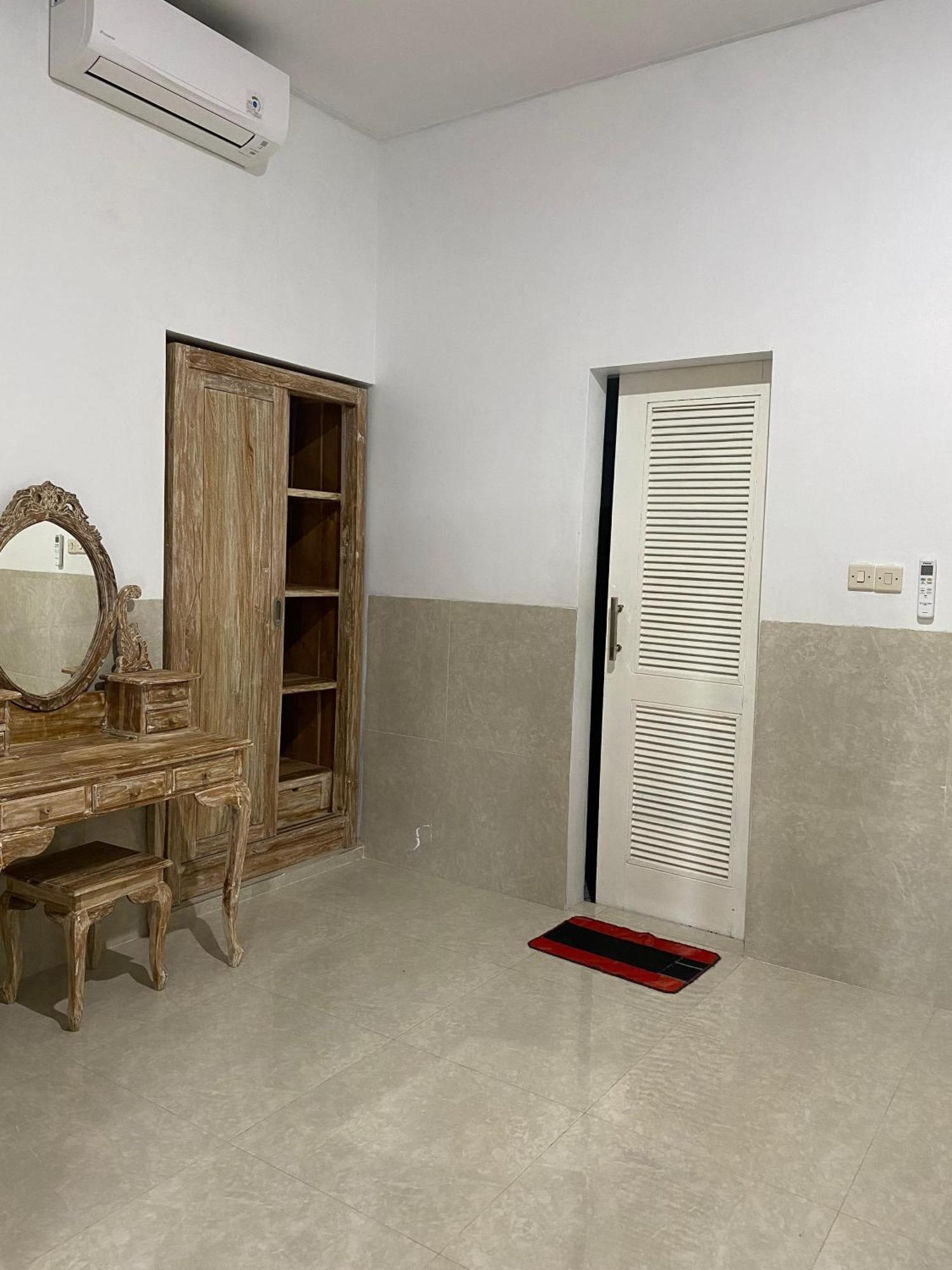Coconut Beach Bungalows & Warung 2 Amed  Exterior photo