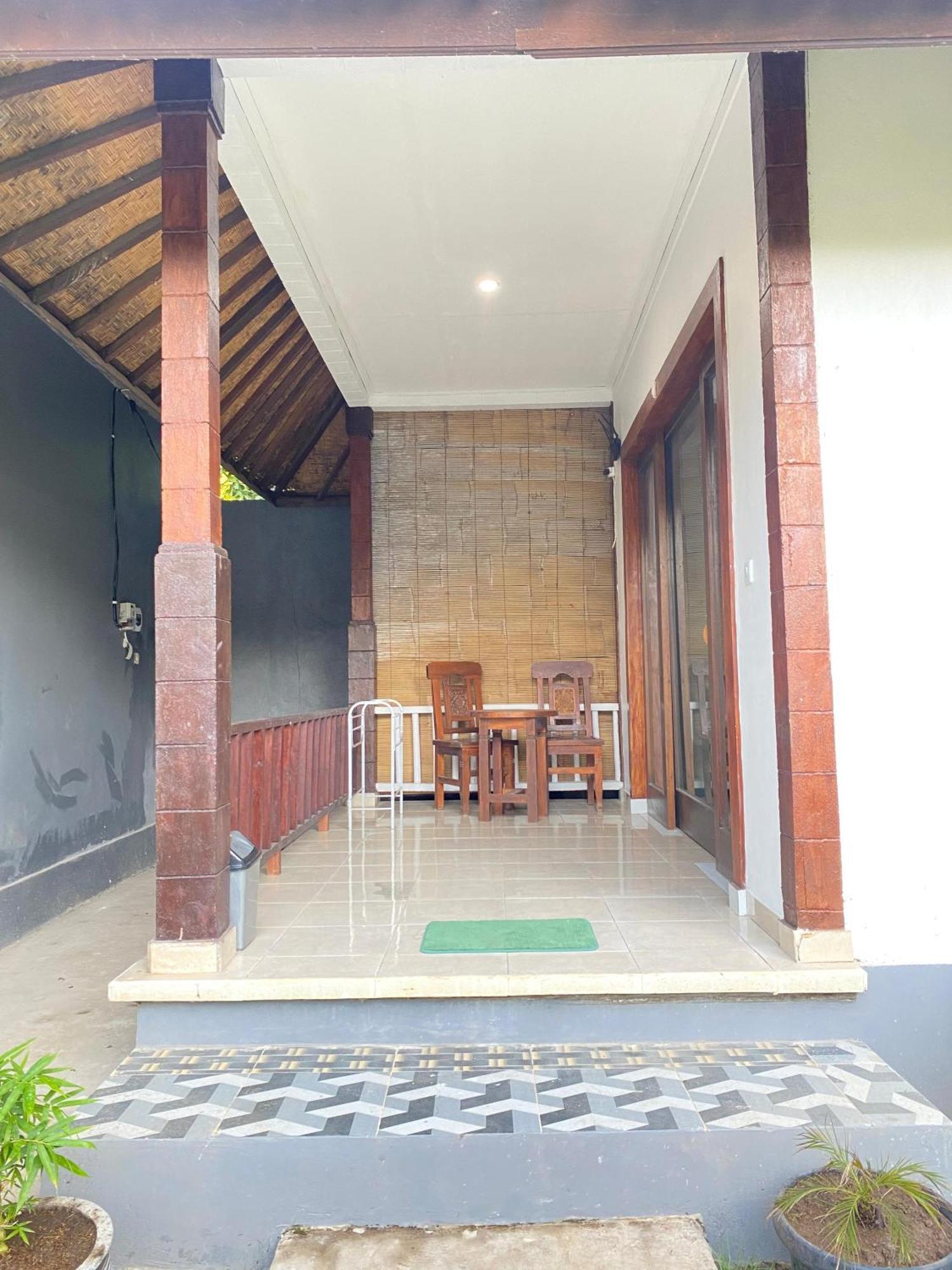 Coconut Beach Bungalows & Warung 2 Amed  Exterior photo